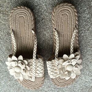 Women’s Floral white and tan sandals sized European 41 is size 9.5 US